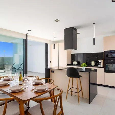 Strelitzia Luxury House Villa